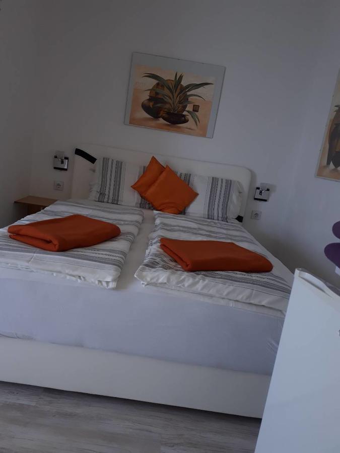 Guesthouse Oaza Emi โดบราวอดา ภายนอก รูปภาพ